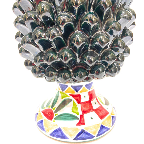 Pigna-Verde-scuro-con-Base-Decorata-in-Ceramica-Siciliana-Artigianale